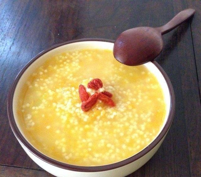 熬小米粥,切记不可只加清水,多加这一步,黏稠好喝不溢锅,真香