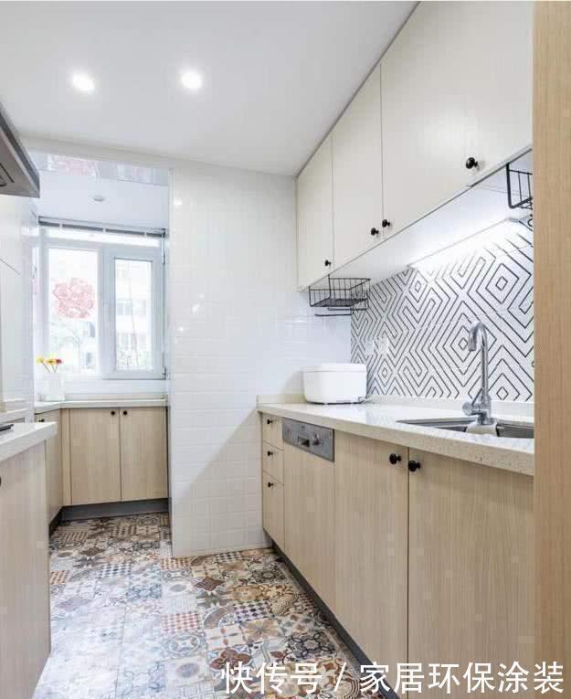 上下床|60平小两居，客厅抬高设计，次卧可住全家人，收纳满分时尚大气！