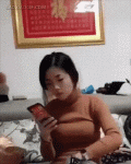|搞笑GIF:本来想展示一下自己的身材 没想到一下子卡进去了