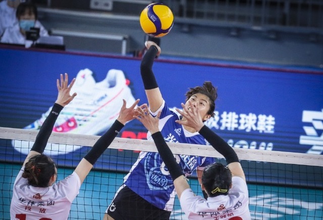 郎平|女排扣高3米27猛将杀回来!单场4个拦网霸气十足,郎平没看错人