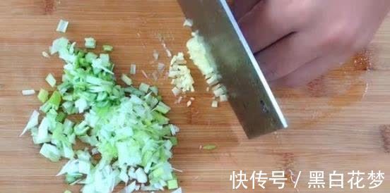 香菇|这个诀窍告诉你，蒸出来的包子又软又好吃，小孩子吃的好开心