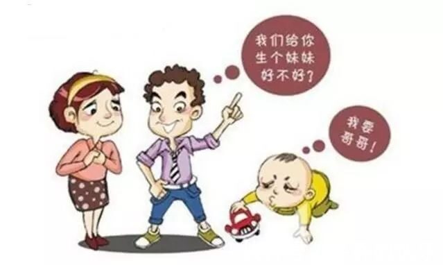 |家庭笑话:大儿子正在打小儿子,说是帮爸爸……