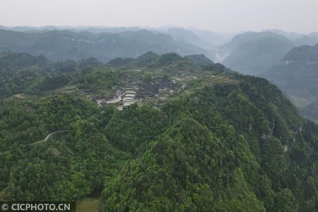 烟雨蒙蒙 山川米聚 祖国一片好风光