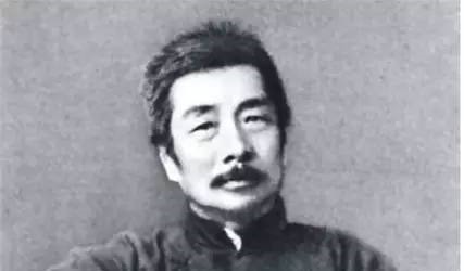 妻子!郭沫若四字骂鲁迅,鲁迅加了一个字回击,道尽了郭沫若的一生