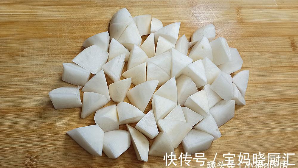 教你家常白萝卜红烧肉，制作简单，成菜鲜甜入味开胃好吃老香了