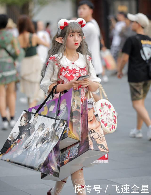 cospl13岁coser不得了,堆堆袜都能穿成船袜,伸腿那刻长到逆天