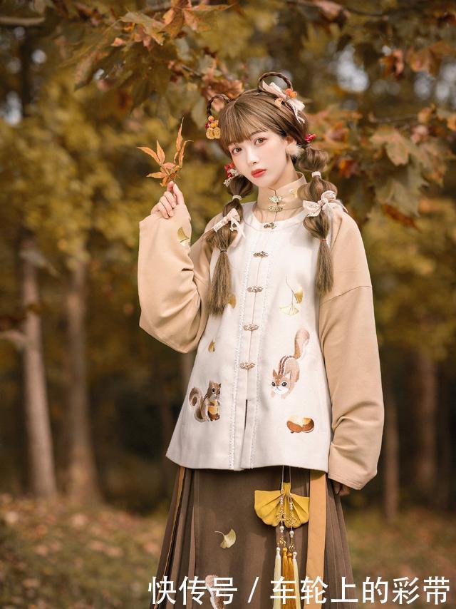 汉服|“糖炒栗子”味的汉服你见过吗软萌可爱,路人看了也喜欢
