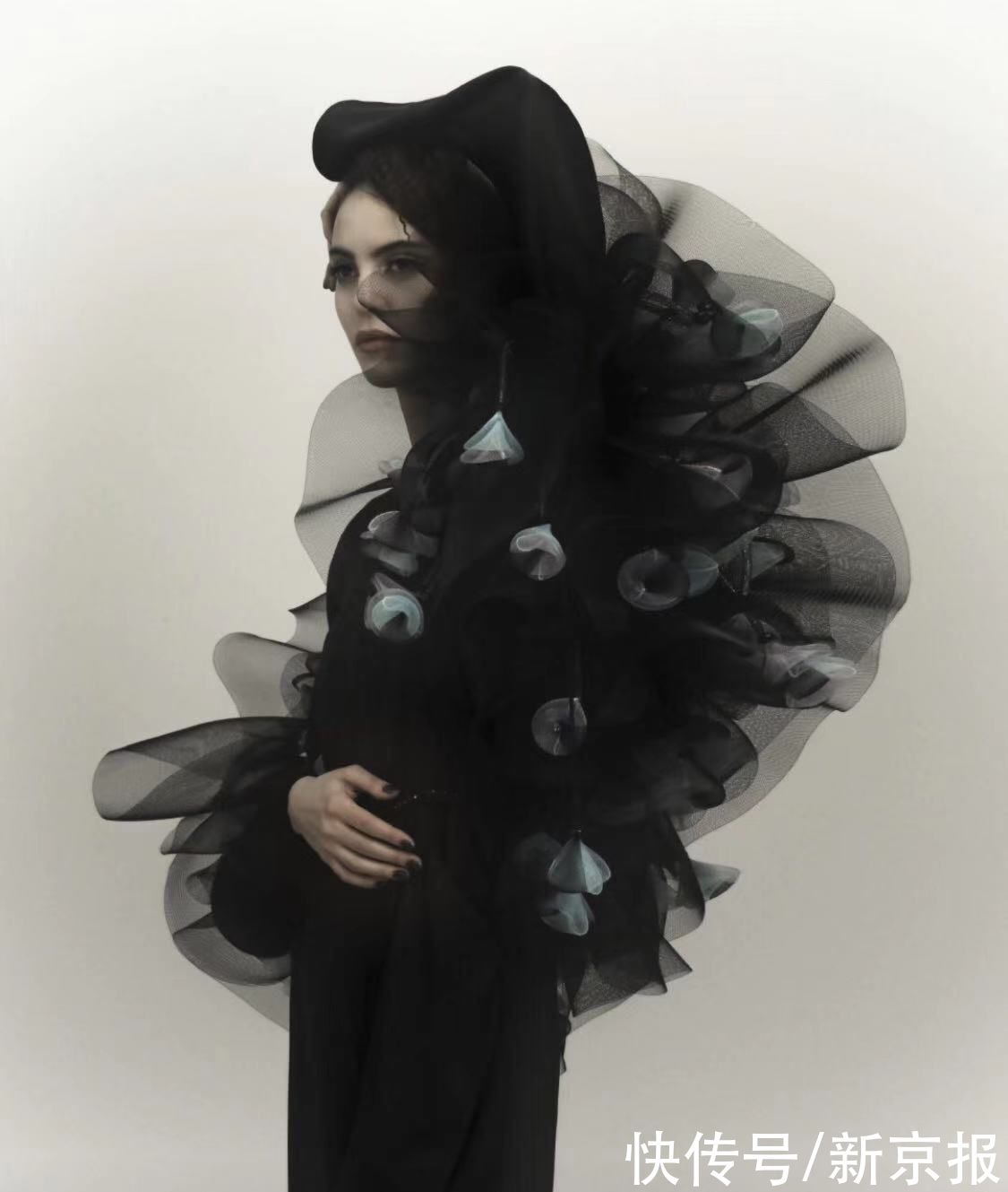 跟着米兰时装周学穿衣——华丽大地、浪漫复古、未来黑白