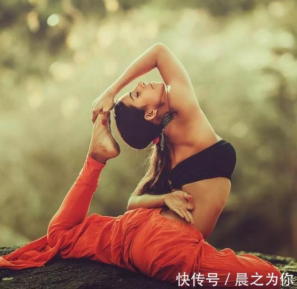明珠|阿斯汤加瑜伽女神，从阴霾中走出来的明珠，有颜有貌才华横溢