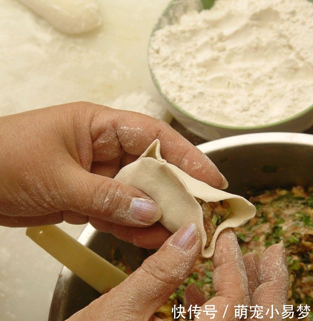 超市6元1斤的饺子,和饺子馆22元1斤的饺子,有什么区别