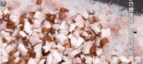 酸菜|冬季,豆腐和它是绝配!随手炖一锅补铁养肝,天冷做来最开胃