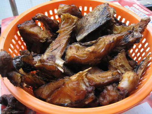  腌腊鱼做法|腌腊鱼时，很多人都弄错了？教你用老方法，鱼肉醇厚甘香！