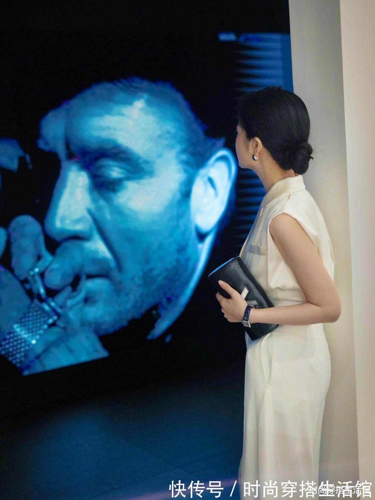 衬衫|又被三木惊艳到了,“黑白配”搭高跟鞋,配手拿包气质又出众