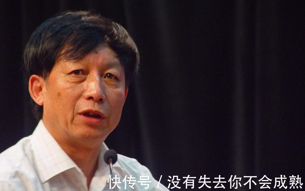 国学@陈丹青评价于丹是个“神父”,于丹和易中天真是二三流学者吗