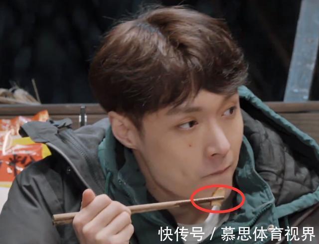 自律多可怕？面对美食诱惑，彭昱畅吃了4碗半米饭，张艺兴？半碗