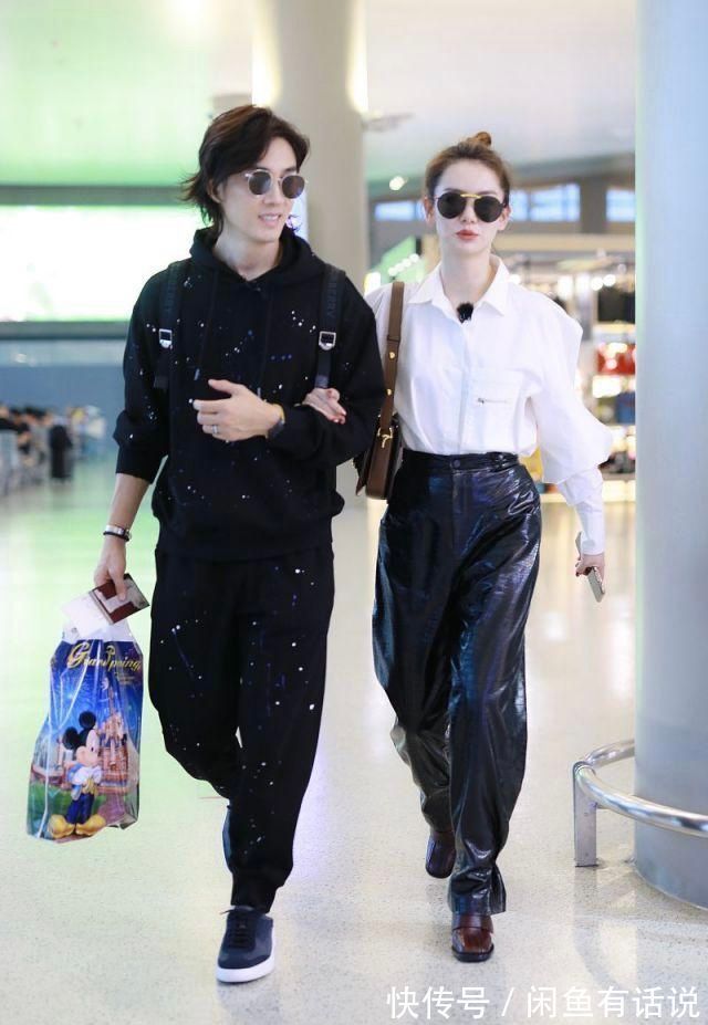 甜蜜感|戚薇两口子走机场,穿紧身裤秀漫画腿,李承铉穿近3万外套还挺潮