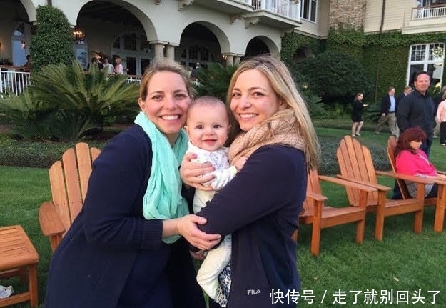 爸爸|爸爸妈妈都是双胞胎,宝宝分不清爸爸,但却分得清妈妈,太可爱了