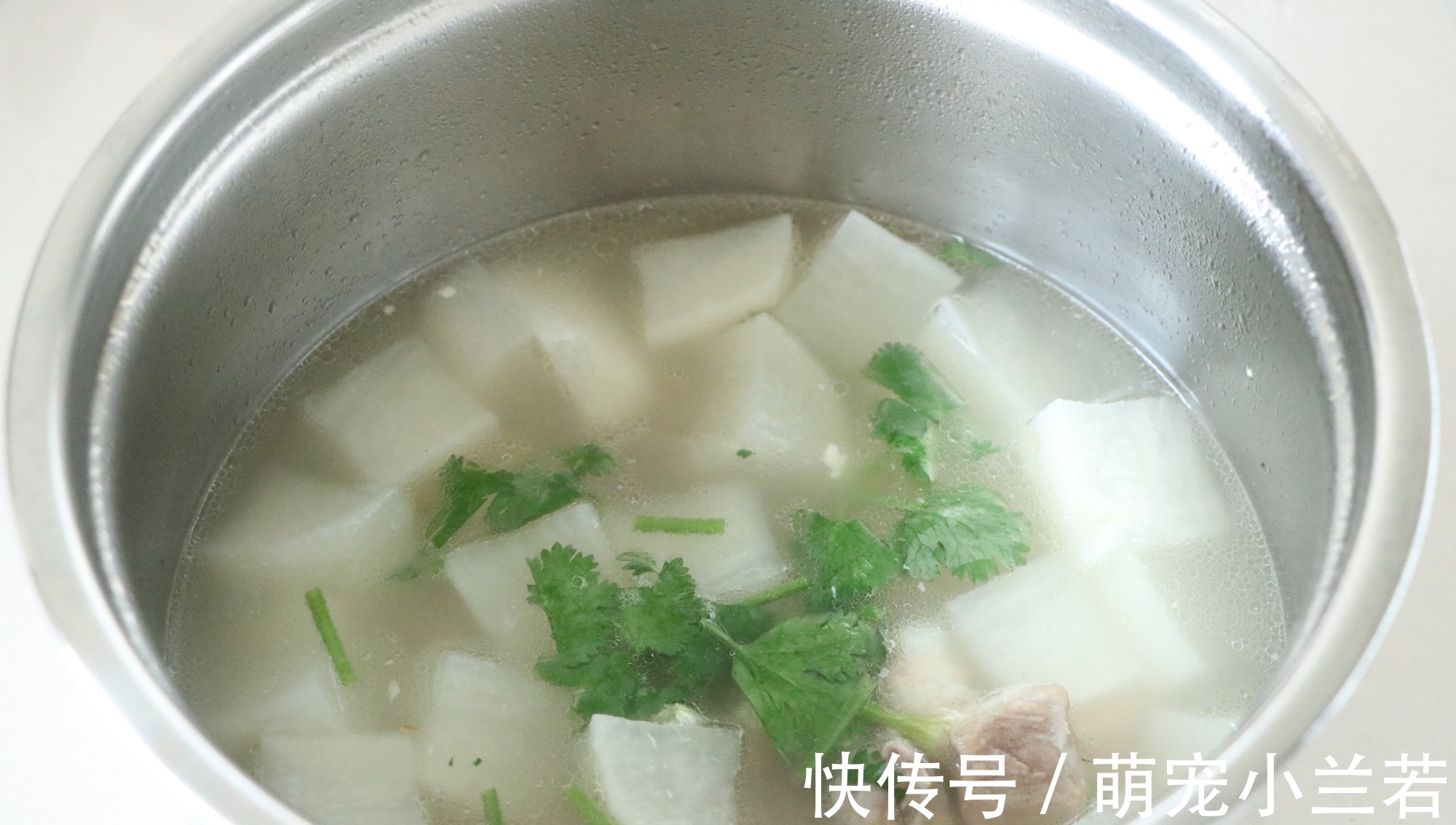 入冬以后，一定要喝的萝卜汤，清香美味，营养又便宜，百吃不腻