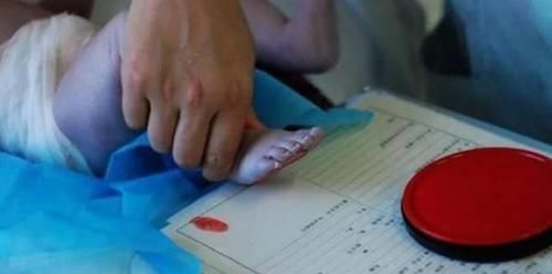 宝妈|新生儿出生后为啥医院要留“脚印”?医生轻易不说,父母要有数