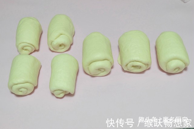 这个面包配方好,牛奶、黄油、鸡蛋全不放,一次发酵,香软又健康