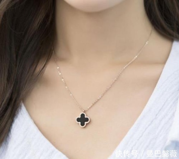 想买一条项链送女生,种类太多挑花眼,怎么办?