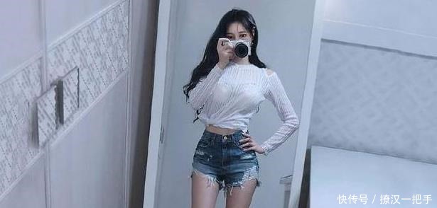 牛仔裤灵巧而新颖的搭配方式,让你成为时尚的精致女孩!