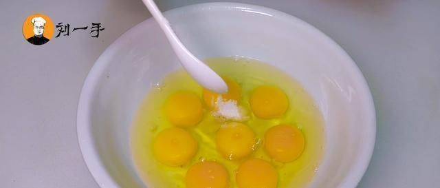 蒜苗炒鸡蛋好吃有诀窍，掌握这个技巧，鸡蛋嫩滑，简单又实用