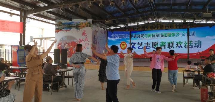 葡萄熟了|“文化润疆”下基层 绍阿两地文艺人载歌载舞