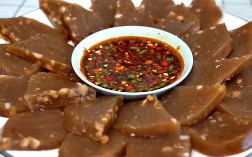 北方人过年必备美食“蒸焖子”,我家每年蒸一锅,鲜香滑嫩又筋道