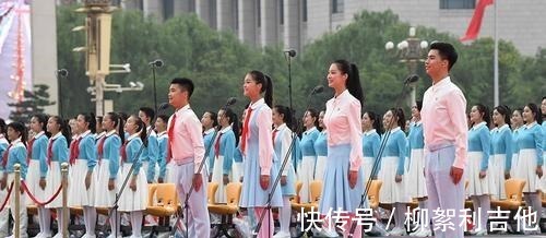 何炅搭档三届女主持,21岁新人身份被扒,相比谢娜,她几乎零缺点