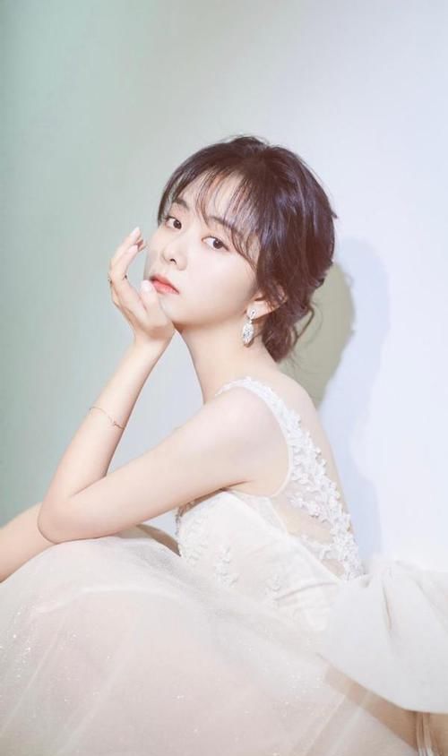 ?你适合“直发”还是“卷发”？主要看这3个部位，发量是关键！