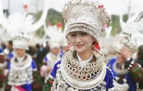 宽袍!古人喜欢把东西塞进袖子里,难道不怕掉出来吗里面的机关太多了