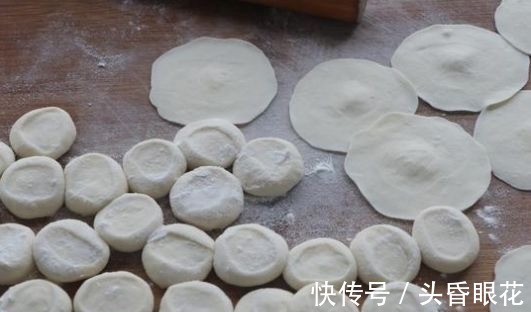 洋葱别炒着吃,教你解馋新吃法,又鲜又嫩,出锅孩子一口气吃10个