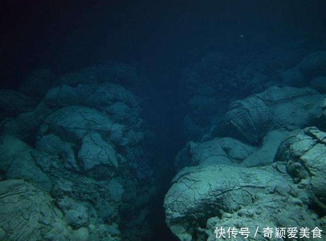 砖头 把一块砖扔进马里亚纳海沟,多久到海底砖头会不会被压碎