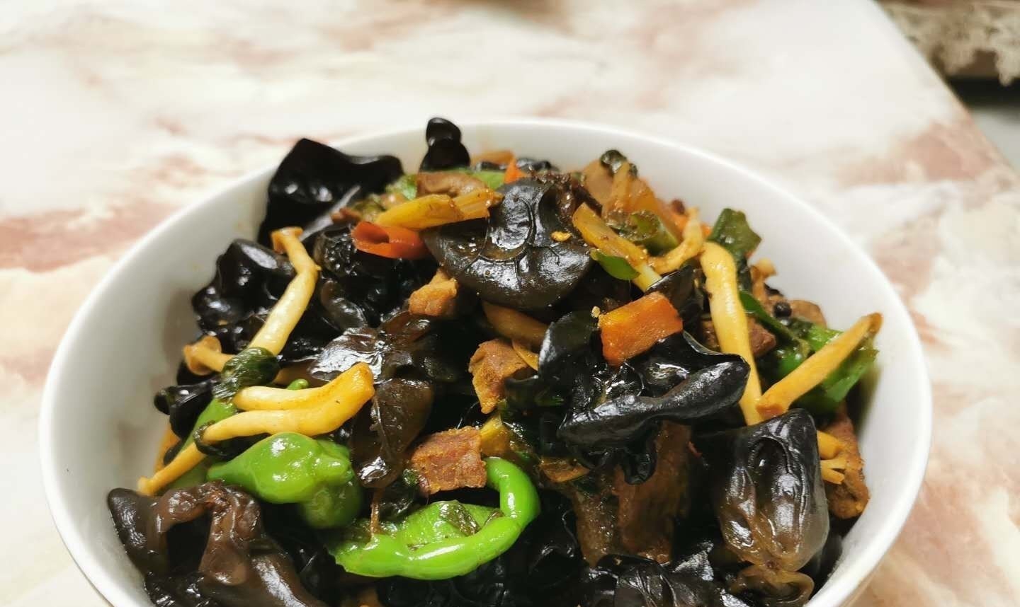 小姑子一家光临，弟妹做的8菜1汤在朋友圈火了，网友：真舍得