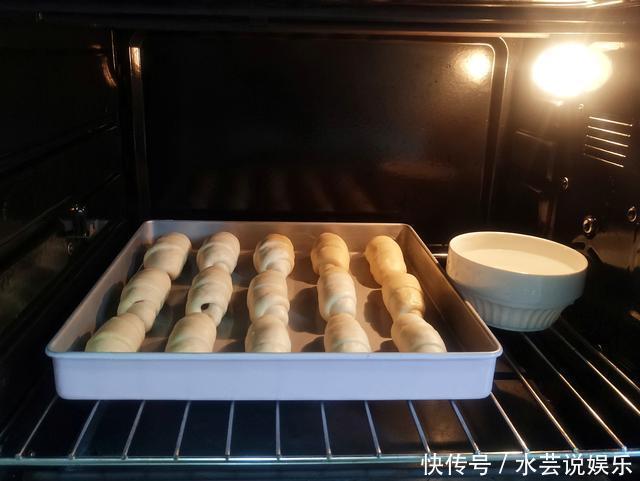 高筋面粉|学会用这种方法做面包,拉丝效果极佳,绵软又香醇,不信你也试试