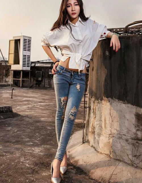 版型|小姐姐爱穿紧身牛仔裤,凸显修长美腿,轻松穿出女神范!