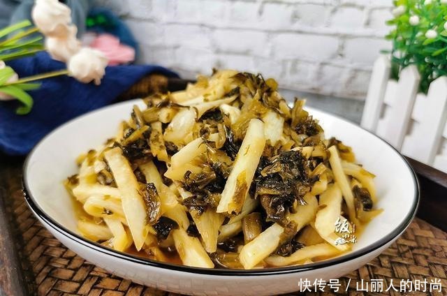 月份|8月份,这菜上市了,生长在水中,不是藕,味道鲜美,口感爽嫩