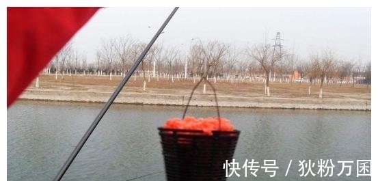 冬季钓鱼巧打窝,学会这几点,冬钓不再是难题