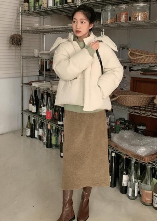 ?最近火了一种穿法叫：“小香风外套+裙子”，时髦高级还显瘦