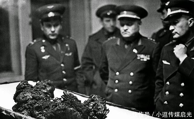 科马罗夫:第一个因载人航天而死的地球人,死后享受苏联国葬