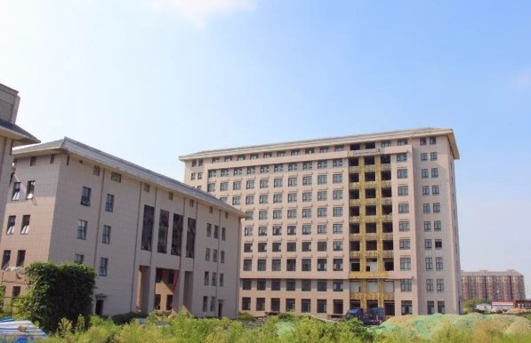 郑州市第一人民医院港区医院|本轮疫情有何特点，如何救治？对话河南新冠医疗救治专家组组长