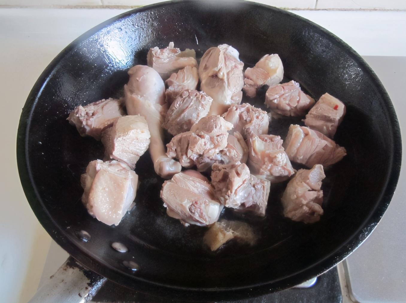 在家炖羊汤，2样不能放！掌握5个技巧，保证肉烂汤鲜，奶白不膻