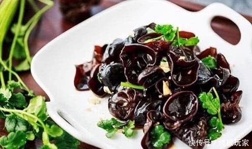 过敏性皮炎|黑木耳不能和这3种食物一起吃,萝卜上榜,爱吃黑木耳的人要小心