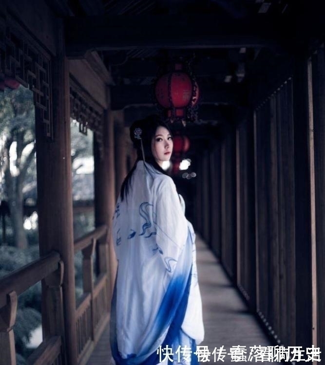 封建社会#在社会发展的现在,穿汉服出门会觉得怪异吗?你怎么看