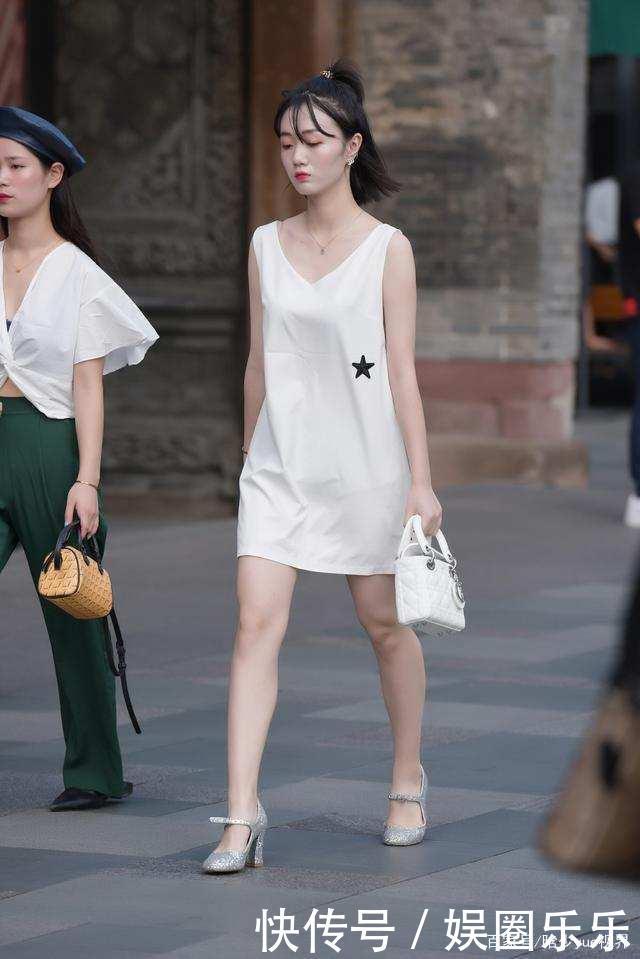 白色|小姐姐穿白色裙子时尚气质清新感十足 即温柔又可爱 休闲感也很强