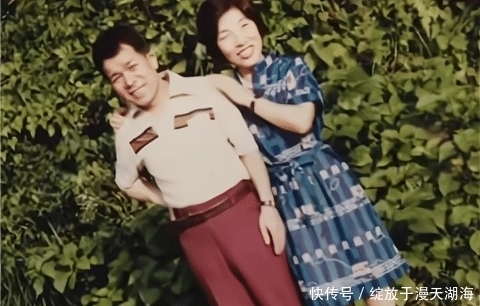 西畑保|泰王不在身边,王后苏提达抱小狗填补身旁空缺,仍难掩孤单!