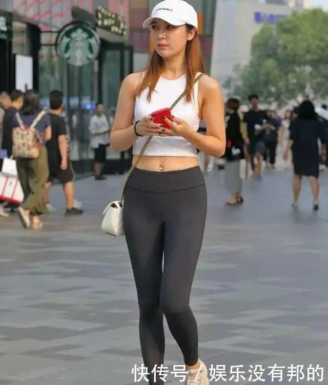 四女|奔四女多穿健身裤，单穿舒适体面，懂时尚的人都在穿