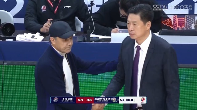 富兰克林|27分大胜！李春江KO阿的江，超级外援30+4爆发，上海男篮下狠手了