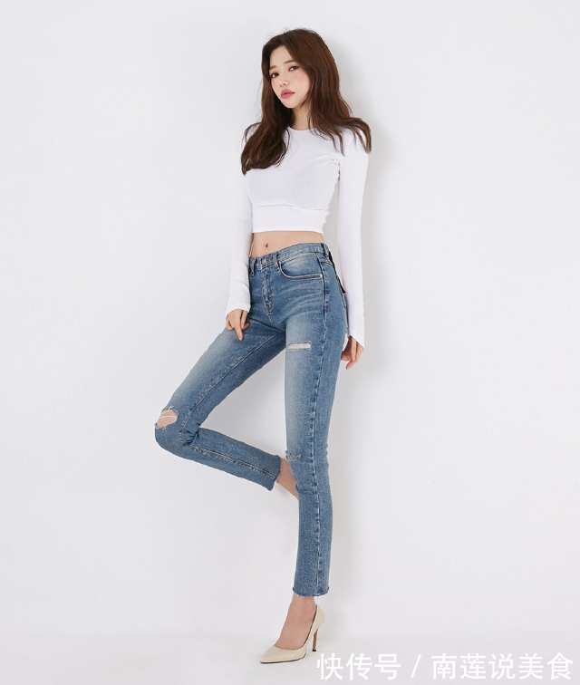 紧身裤 身形紧致的牛仔裤美女,靓丽身材十分有韵味